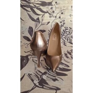 Valentino Women's Gold Metallic Leather Pointed Toe Pumps Size 9 EU 40